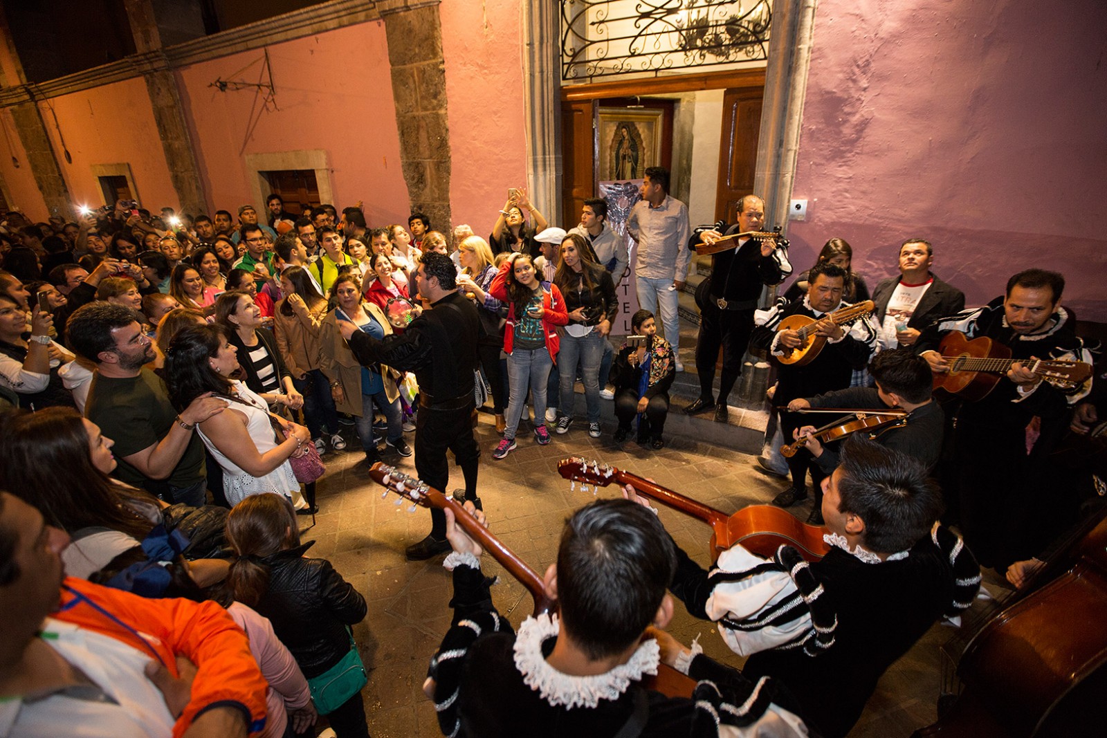 Tour Callejoneada Nocturna en Guanajuato - Escapadas